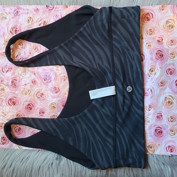 Nwot! Lululemon align reversible bra black/ le tigre camo - Picture 4 of 6